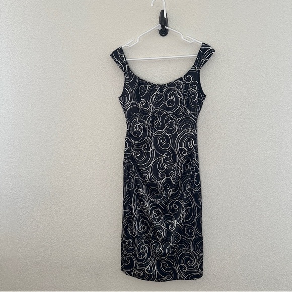 Maggy London Dresses & Skirts - Maggy London Black White Abstract Swirl Print Sleeveless Sheath Dress 8